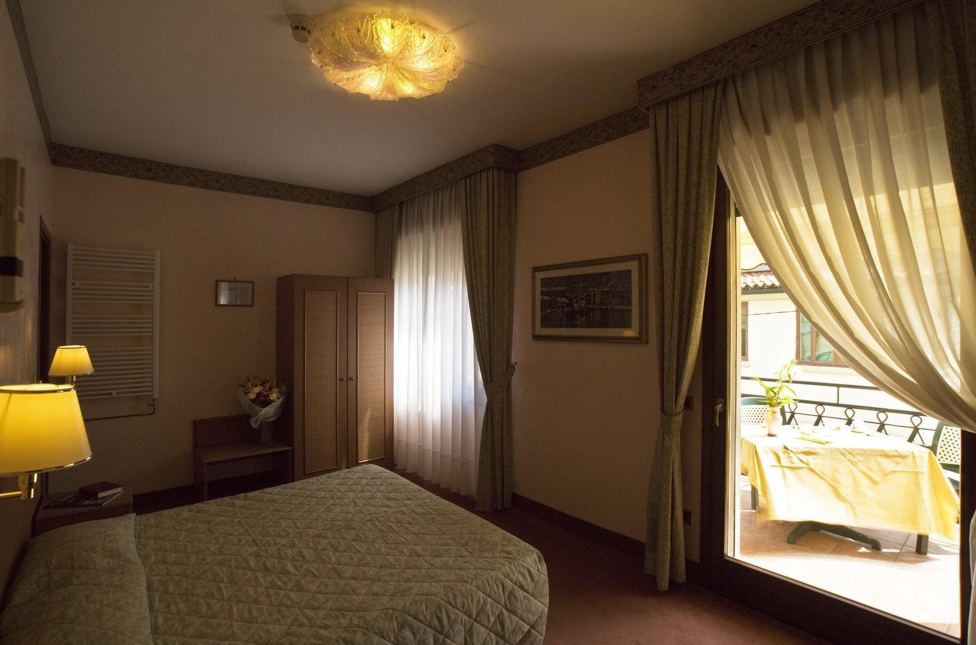 Hotel Villa Tiziana Венеция Лидо Екстериор снимка