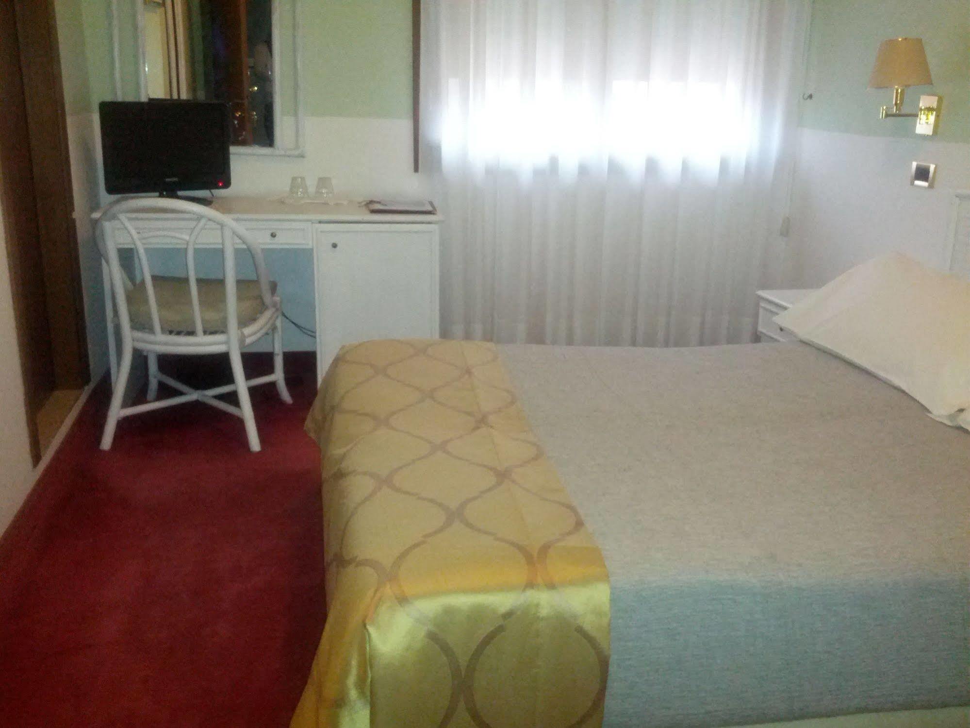 Hotel Villa Tiziana Венеция Лидо Екстериор снимка